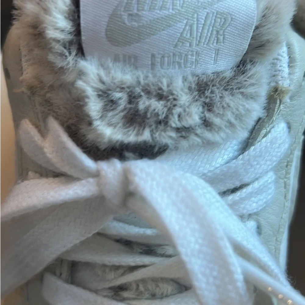 Nike Air Force 1 fur tongue size 6.5 Women’s - Picture 2 of 3